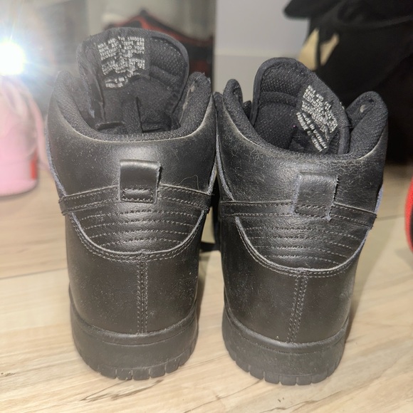 Never worn dusty from being in the box - Picture 2 of 5